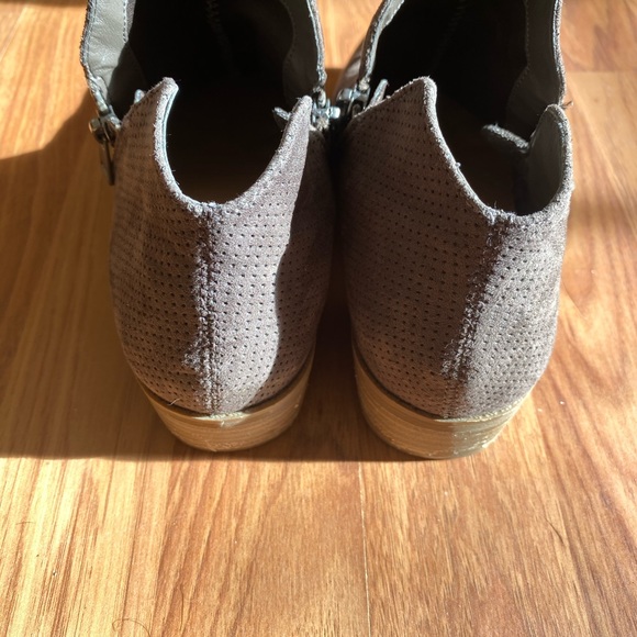 Brown Booties 🤍🤎 - Picture 4 of 7